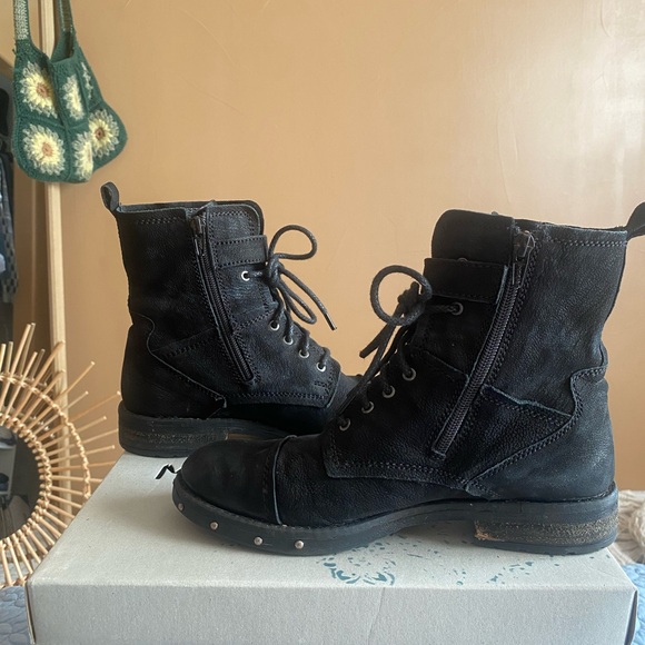 Musse&Cloud Black Santana Boots - Picture 2 of 8